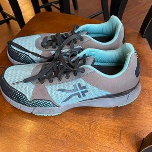 Kuru Quantum walking shoe Women's 9.5 in Teal and Black